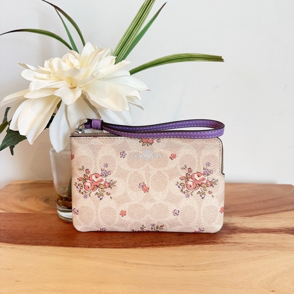 NWT Coach Corner Zip Wristlet In Signature‎ Canvas With Floral Print - Picture 1 of 5